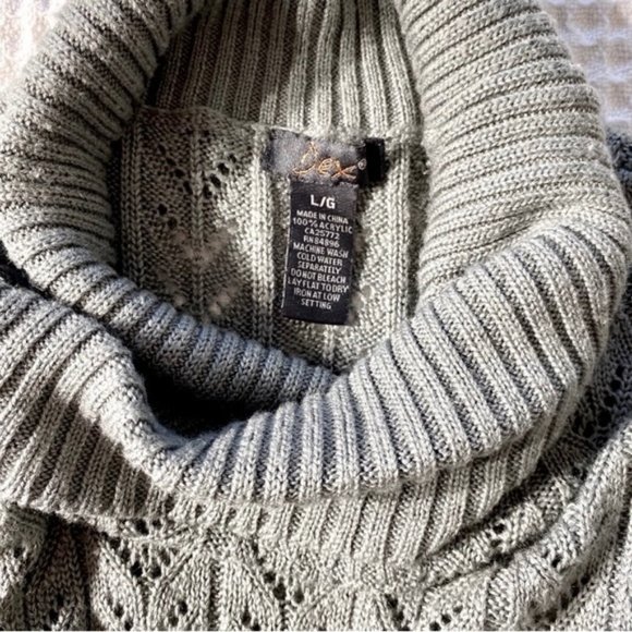 Dex cowl neck soft knit grey pullover short sleeve sweater. Women's size L - Picture 5 of 7